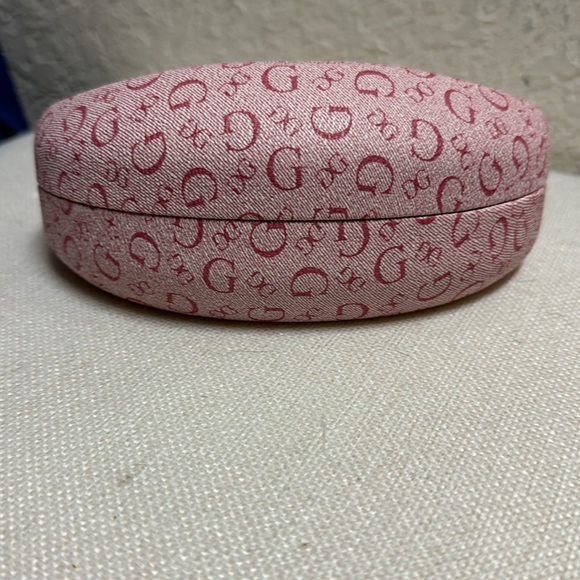 NWT, Guess pink signature hard case sunglasses case. - Picture 2 of 4